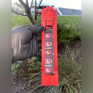 49ers black key fobe wristlet Keychain with gold glitter on the inside 🏈